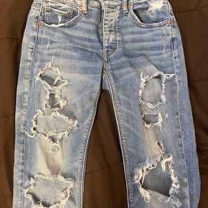 American eagle distressed Tom girl jeans